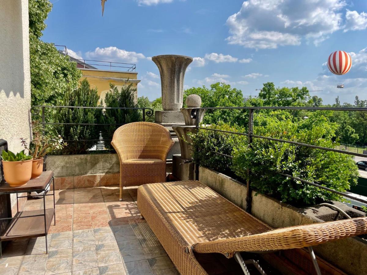 Villa With Terrace Overlooking The City Park Budapesta Exterior foto