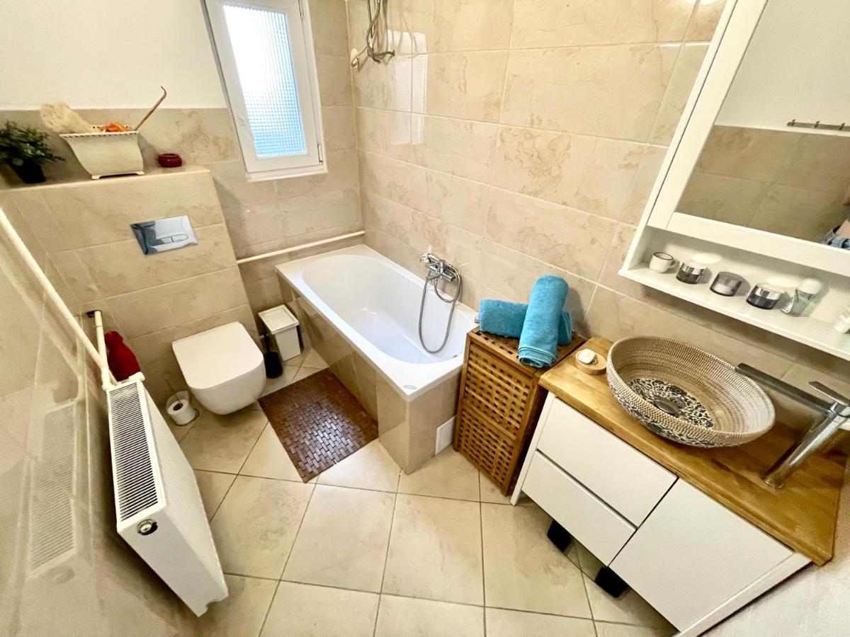 Villa With Terrace Overlooking The City Park Budapesta Exterior foto